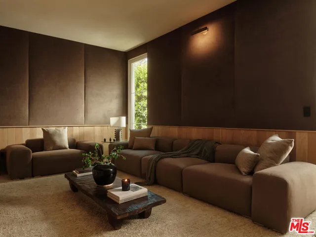 411 N Bowling Green Way, Los Angeles, California 90049