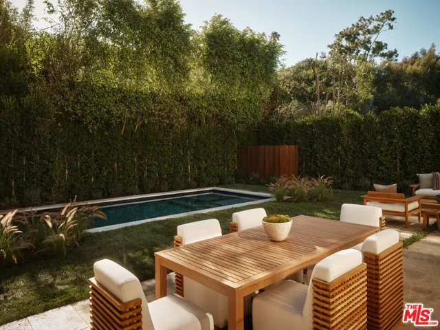411 N Bowling Green Way, Los Angeles, California 90049