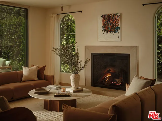 411 N Bowling Green Way, Los Angeles, California 90049