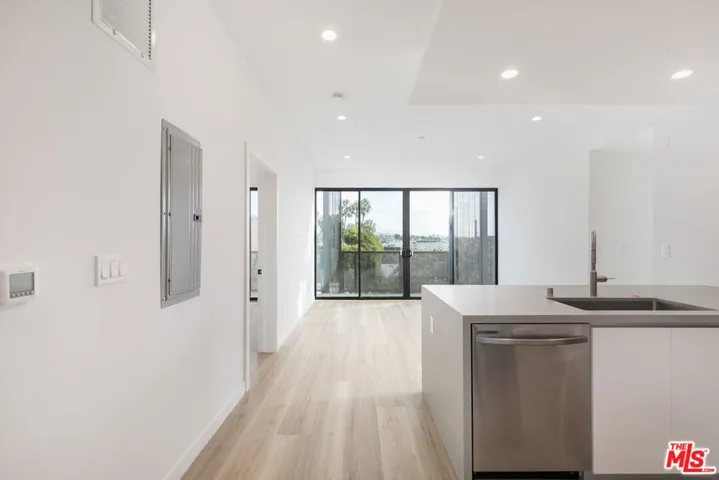 829 Larrabee Street 104, West Hollywood, California 90069