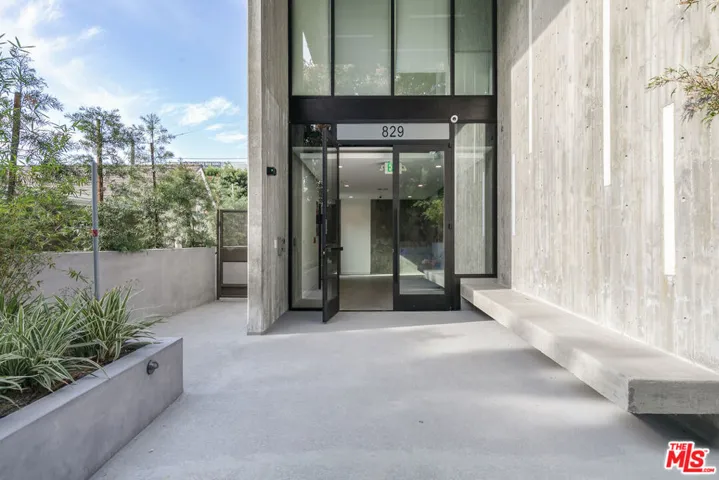 829 Larrabee Street 104, West Hollywood, California 90069