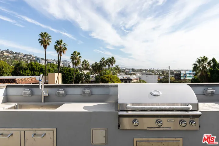 829 Larrabee Street 104, West Hollywood, California 90069
