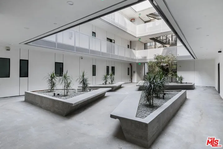 829 Larrabee Street 104, West Hollywood, California 90069