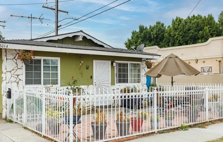 8014 1st, Paramount, California 90723