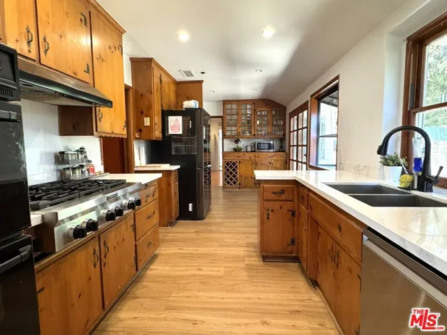 17813 Raymer Street, Los Angeles, California 91325