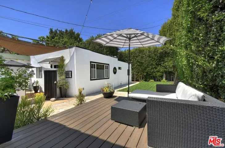 653 N West Knoll Drive, West Hollywood, California 90069