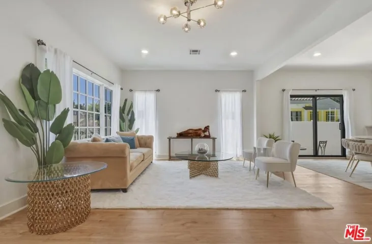 653 N West Knoll Drive, West Hollywood, California 90069