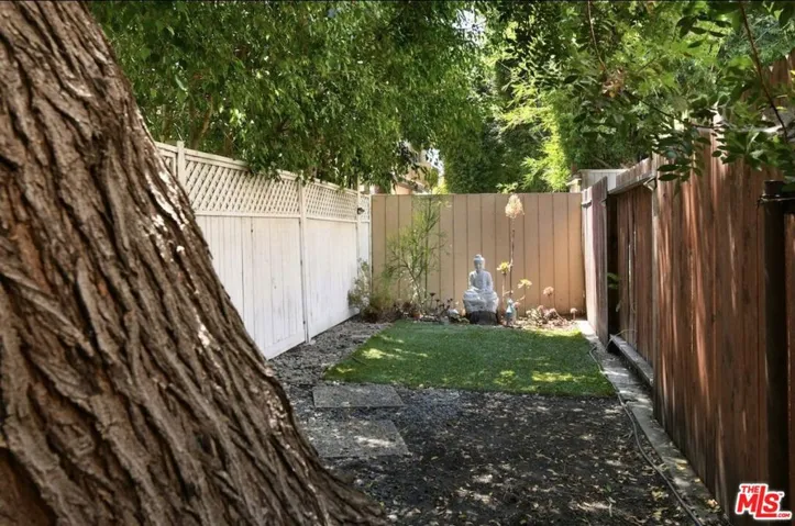 653 N West Knoll Drive, West Hollywood, California 90069