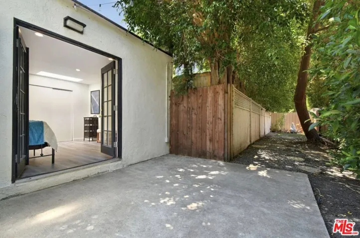 653 N West Knoll Drive, West Hollywood, California 90069