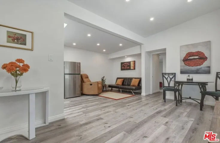 653 N West Knoll Drive, West Hollywood, California 90069