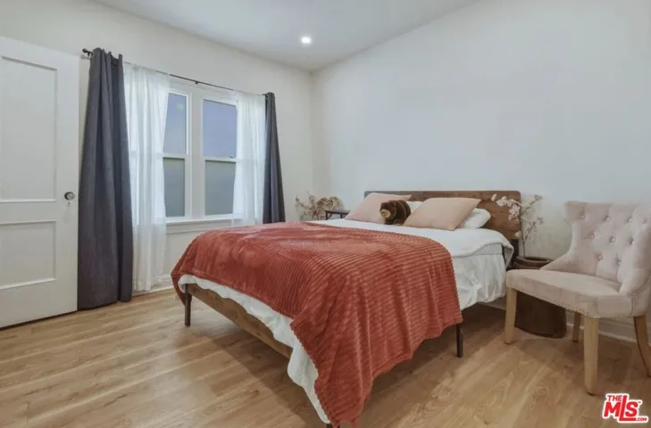653 N West Knoll Drive, West Hollywood, California 90069