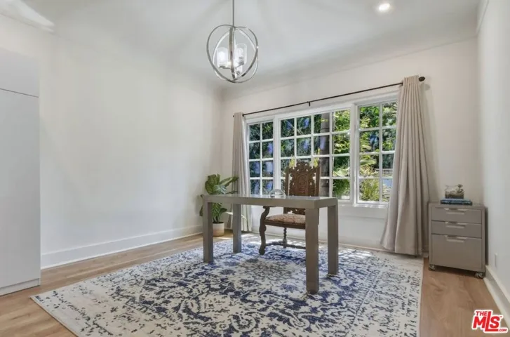 653 N West Knoll Drive, West Hollywood, California 90069