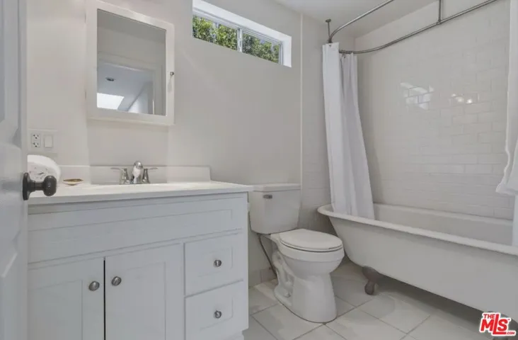 653 N West Knoll Drive, West Hollywood, California 90069
