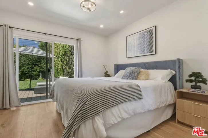 653 N West Knoll Drive, West Hollywood, California 90069