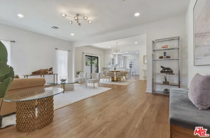 653 N West Knoll Drive, West Hollywood, California 90069