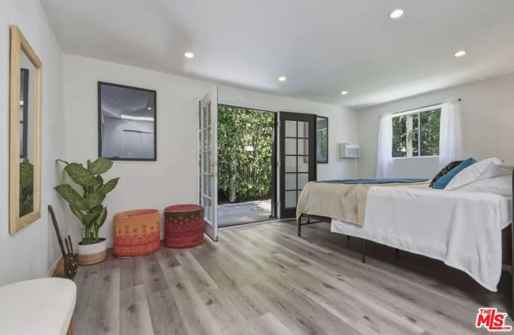 653 N West Knoll Drive, West Hollywood, California 90069