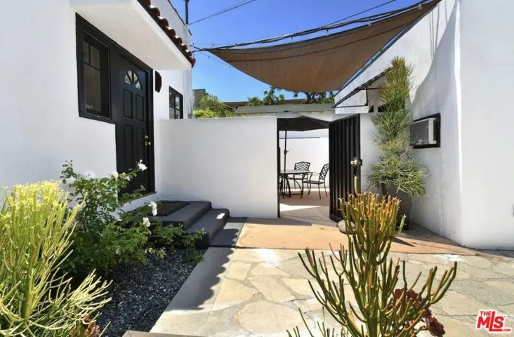 653 N West Knoll Drive, West Hollywood, California 90069