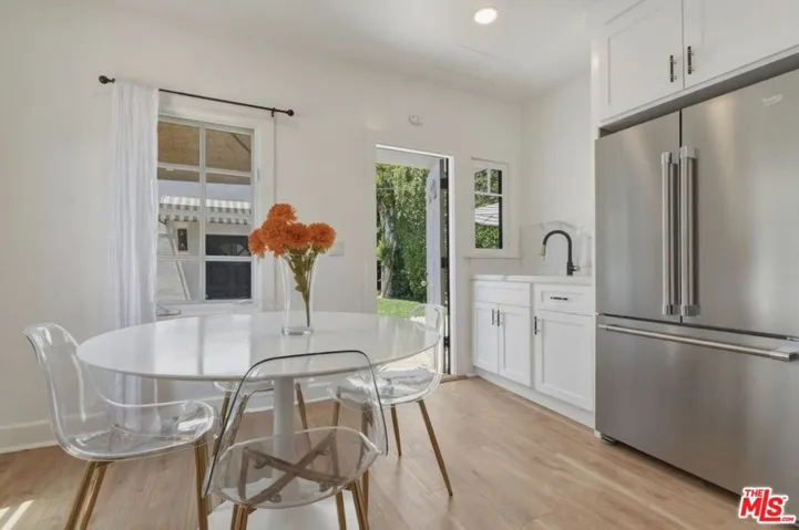 653 N West Knoll Drive, West Hollywood, California 90069