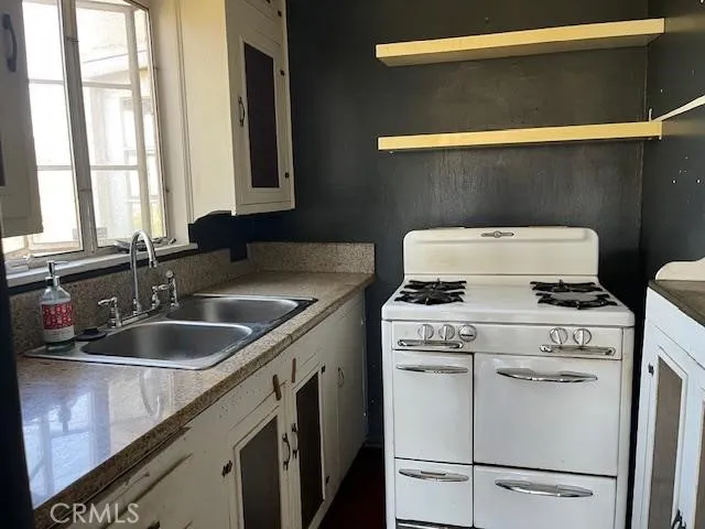 3124 Goodview, Los Angeles, California 90068