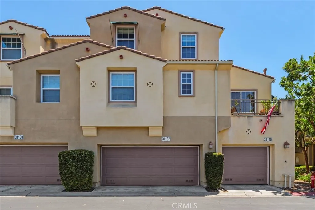 2 car garage with guest parting outside unit