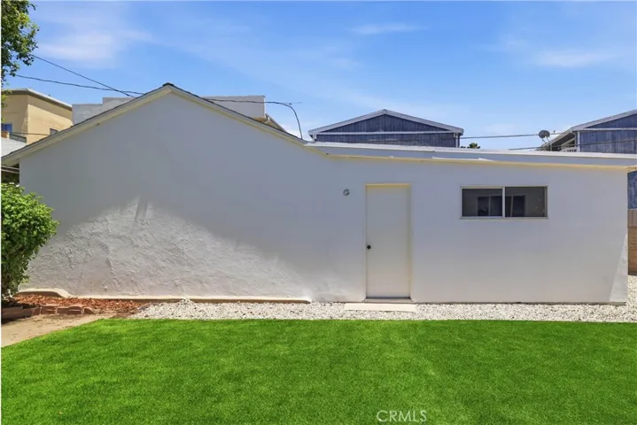 Two car Garage W/Bonus Room