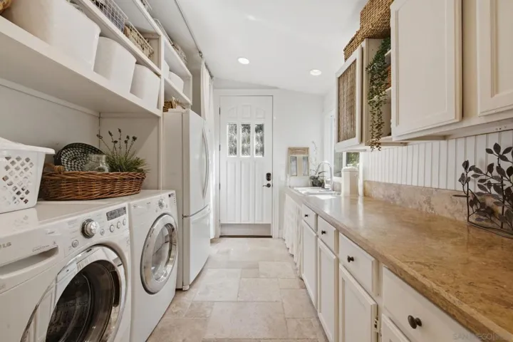 13327 Calle Colina, Poway, California 92064