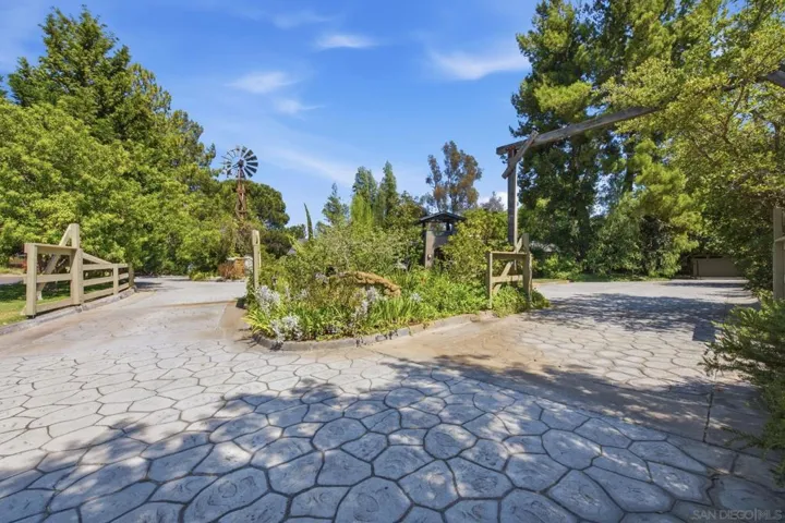 13327 Calle Colina, Poway, California 92064