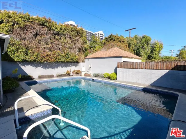10749 Wellworth Avenue, Los Angeles, California 90024