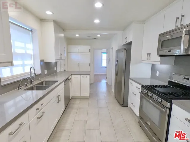 10749 Wellworth Avenue, Los Angeles, California 90024