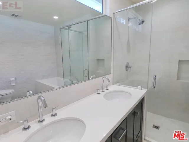 10749 Wellworth Avenue, Los Angeles, California 90024