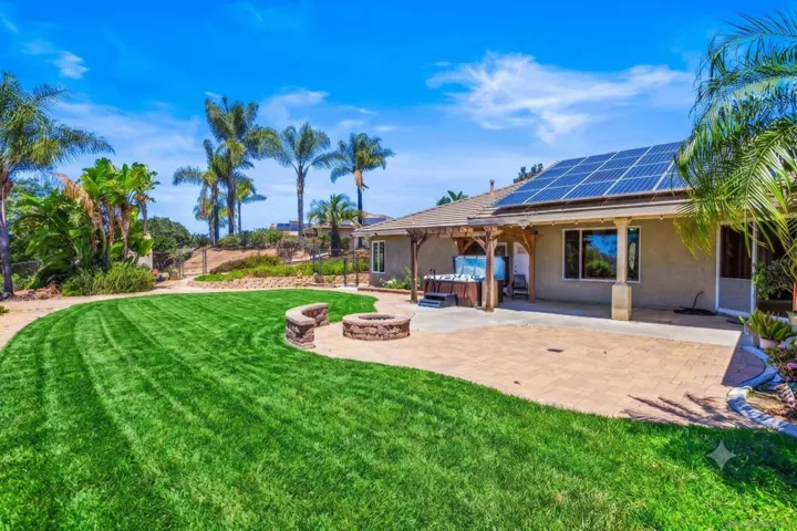 https://zimg.paragon.ice.com/ParagonImages/Property/PA/SDMLS/-530962/30/120/90/f7606b71b32ebd84832ca4bdf2e9a487/3/574758d371e99eb52349f0f8538c2234/-530962-53aa7d4e-4390-405f-8088-be250e433f4f.JPG