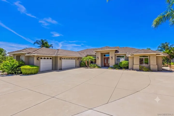 https://zimg.paragon.ice.com/ParagonImages/Property/PA/SDMLS/260018200/1/120/90/9b4a5b8ce8151780c5423ac8e066625a/3/88995b3faea10dcbad1d0fee9974b5f3/260018200-ffc76e5f-136a-43a2-994d-6a93a9fbb382.JPG