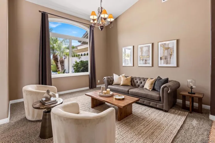 https://zimg.paragon.ice.com/ParagonImages/Property/PA/SDMLS/-530962/15/120/90/8835f4631ebf114571f709a93de6e0e3/3/574758d371e99eb52349f0f8538c2234/-530962-85d554e9-3b7a-4961-b422-167ac046e087.JPG