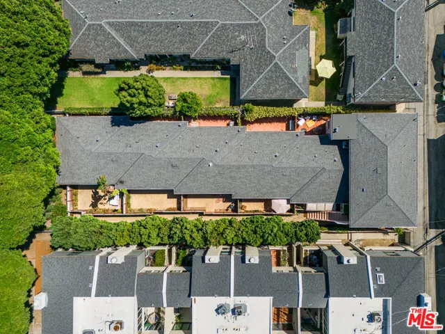 6-Unit Building Just South of