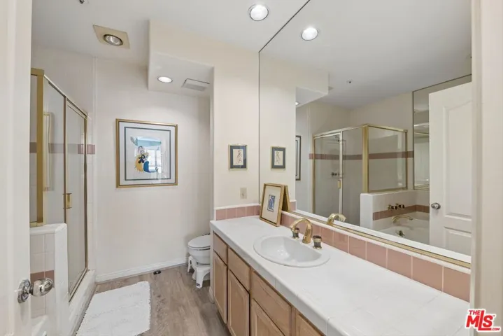 5224 Zelzah Avenue 209, Los Angeles, California 91316
