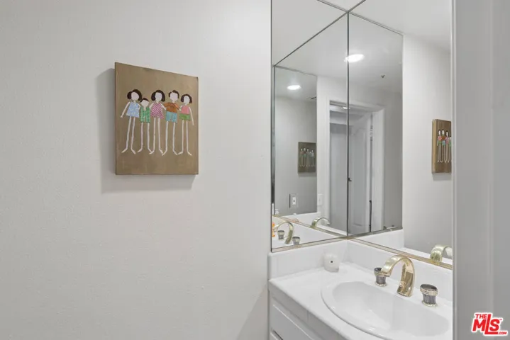 5224 Zelzah Avenue 209, Los Angeles, California 91316