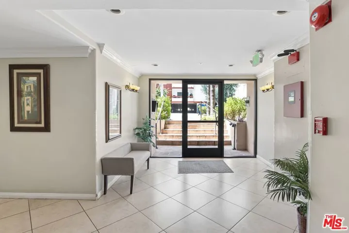 5224 Zelzah Avenue 209, Los Angeles, California 91316