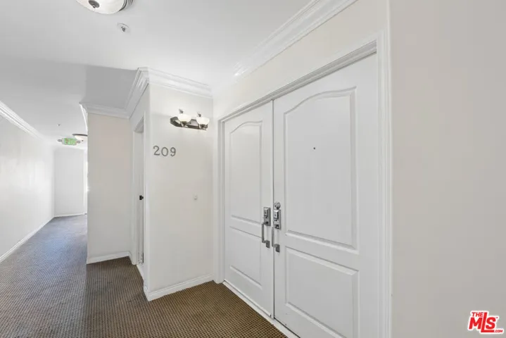 5224 Zelzah Avenue 209, Los Angeles, California 91316
