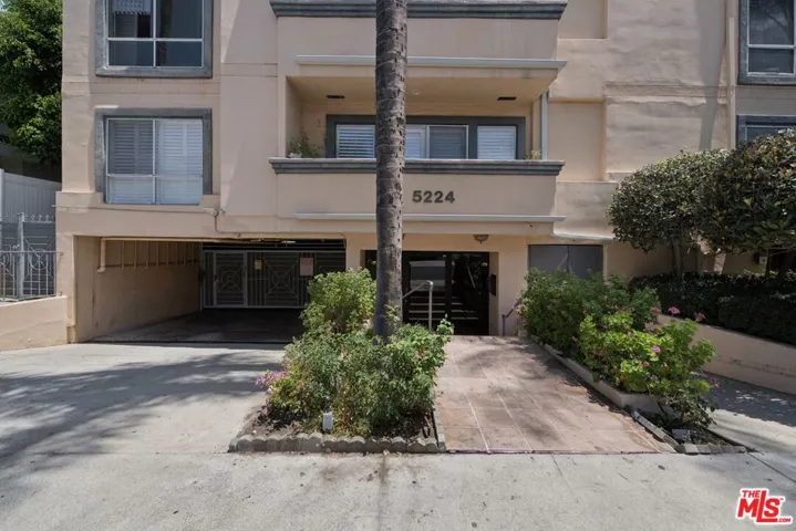5224 Zelzah Avenue 209, Los Angeles, California 91316