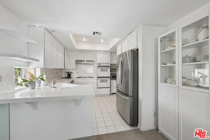 5224 Zelzah Avenue 209, Los Angeles, California 91316