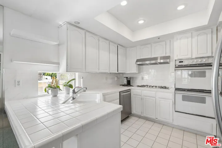 5224 Zelzah Avenue 209, Los Angeles, California 91316