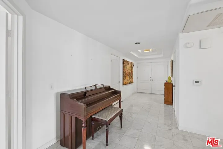 5224 Zelzah Avenue 209, Los Angeles, California 91316