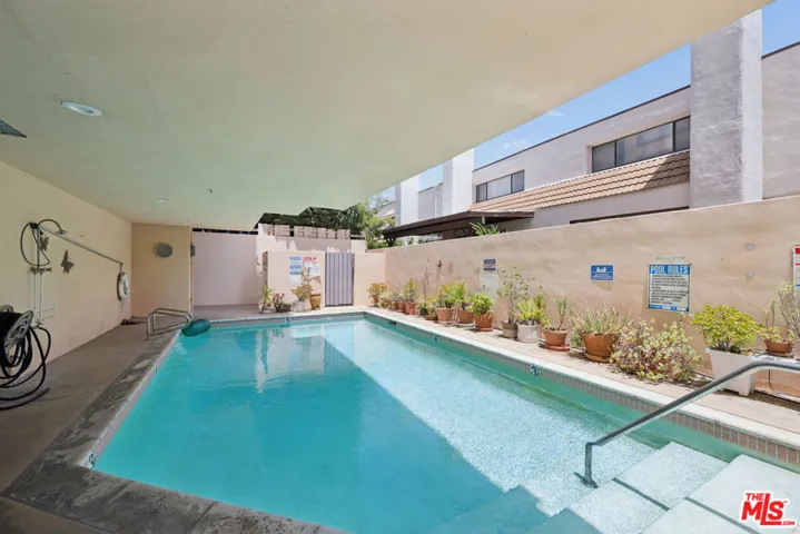 5224 Zelzah Avenue 209, Los Angeles, California 91316
