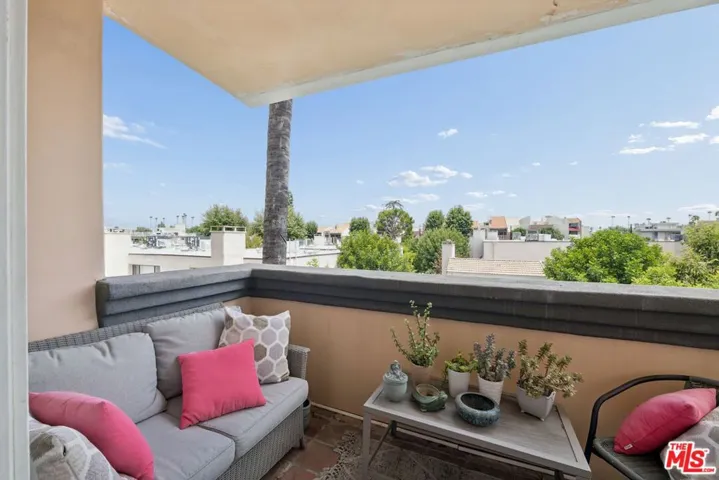 5224 Zelzah Avenue 209, Los Angeles, California 91316