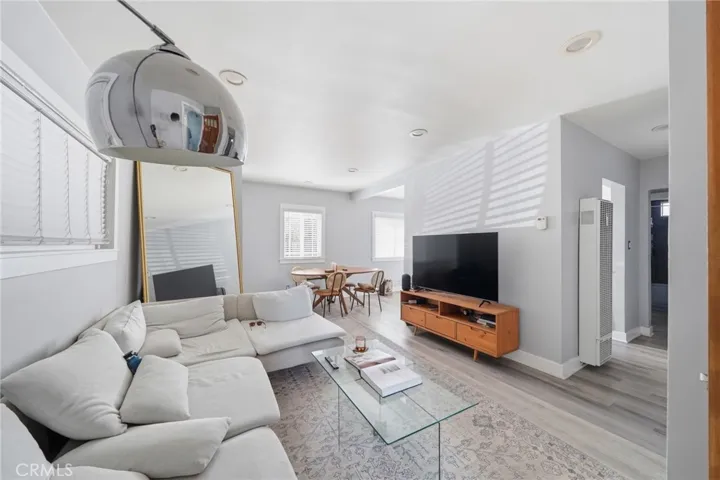 828 Indiana, Venice, California 90291