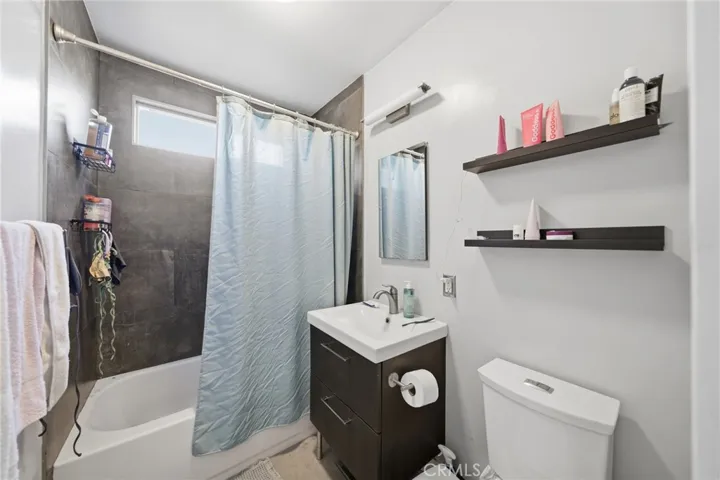 828 Indiana, Venice, California 90291