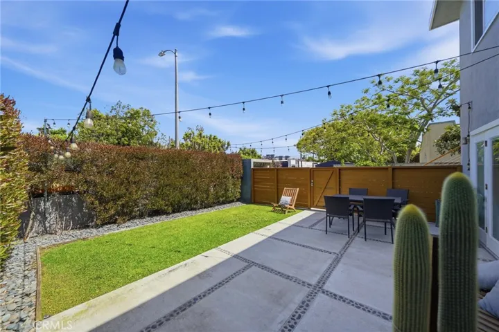 828 Indiana, Venice, California 90291
