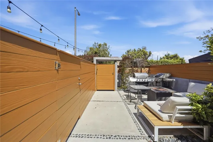 828 Indiana, Venice, California 90291
