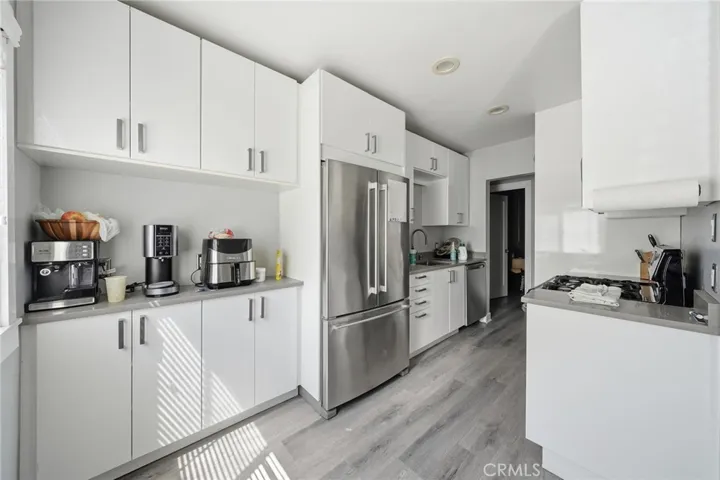 828 Indiana, Venice, California 90291