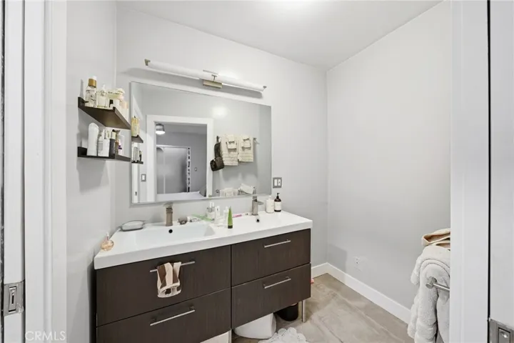 828 Indiana, Venice, California 90291